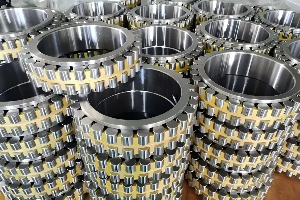 Cylindrical roller bearings for gearboxes and drives
